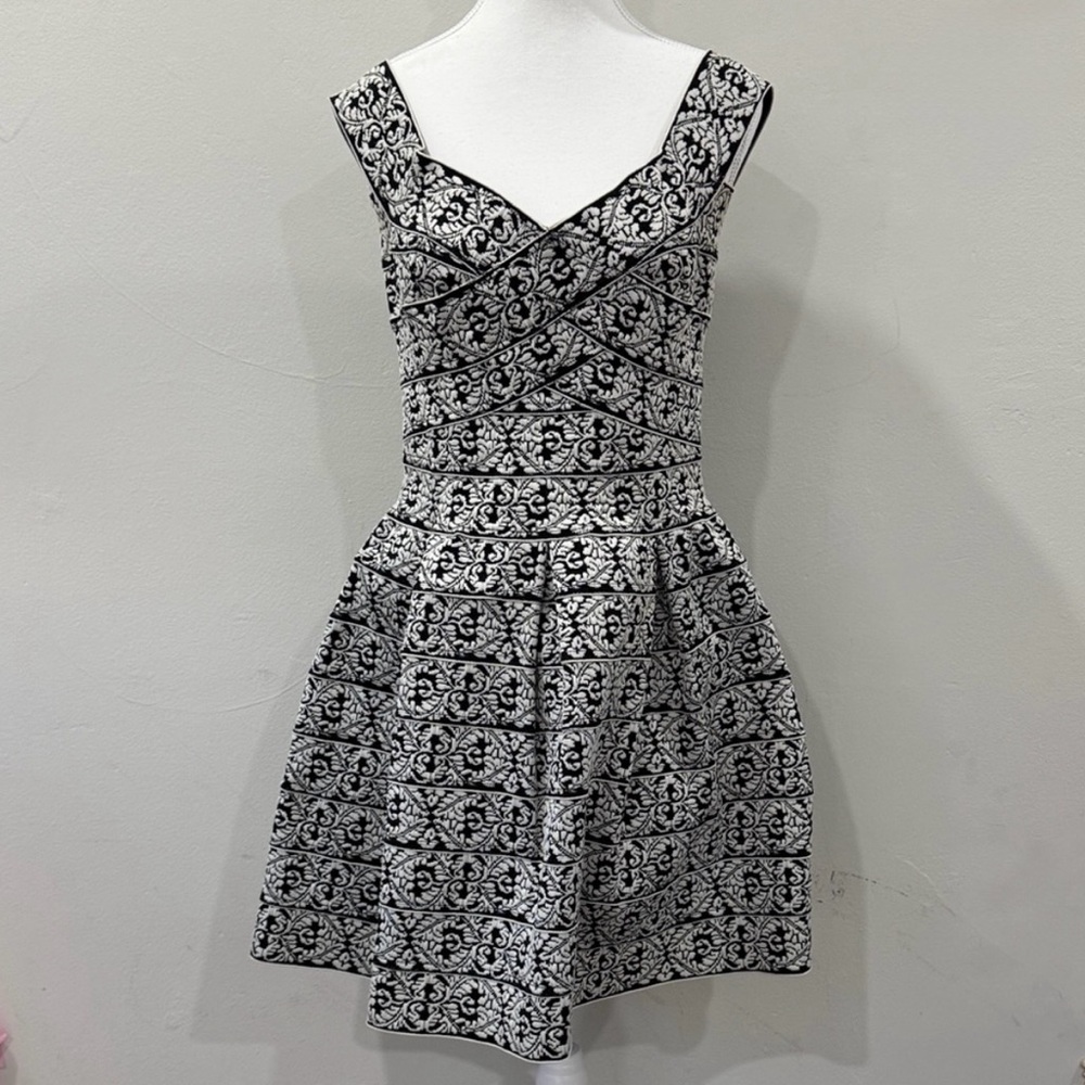 NWT Gracia Black & White Brocade Fit-and-Flare Mini Dress – Size Large - Picture 3 of 9